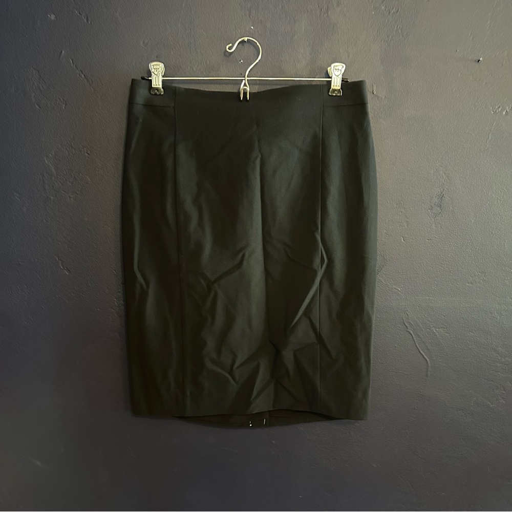 Ann Taylor skirt in navy blue size 8P.